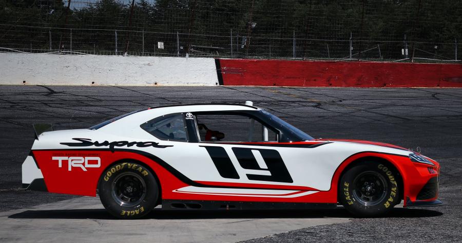 Toyota Xfinity Supra 2019 года  (фото 15 из 19)